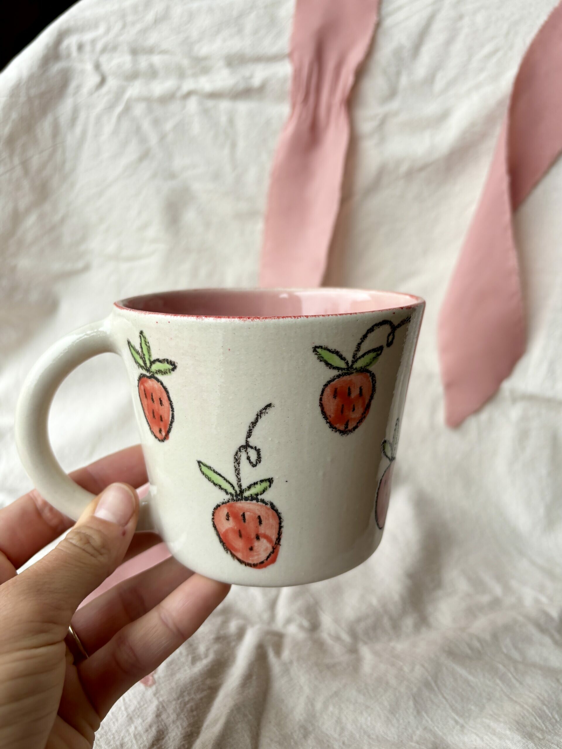 Kubek w truskawki z uchem 350 ml