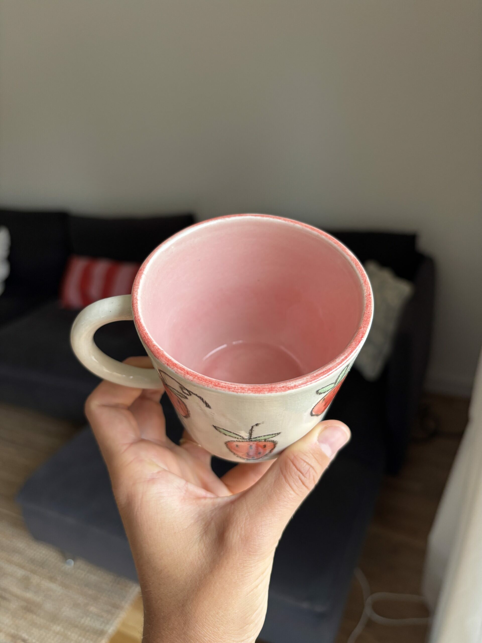 Kubek w truskawki z uchem 200 ml - obrazek 3