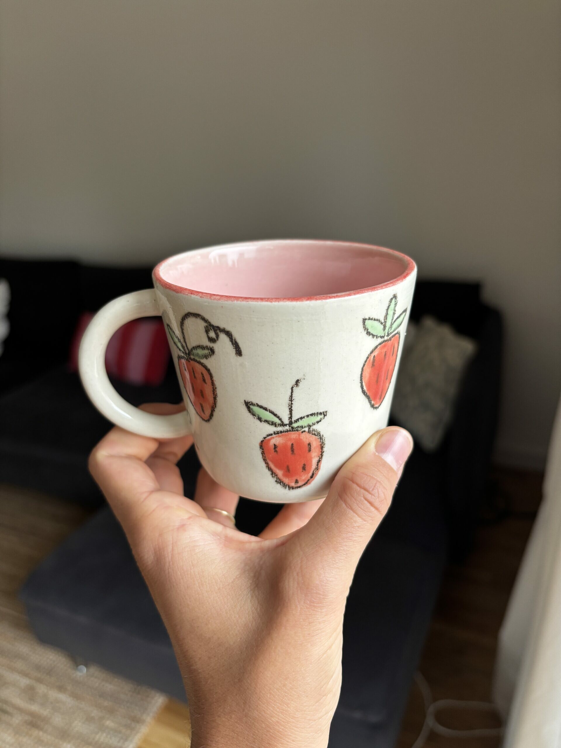 Kubek w truskawki z uchem 200 ml - obrazek 2