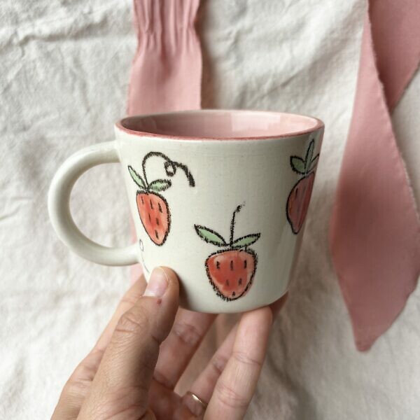 Kubek w truskawki z uchem 200 ml