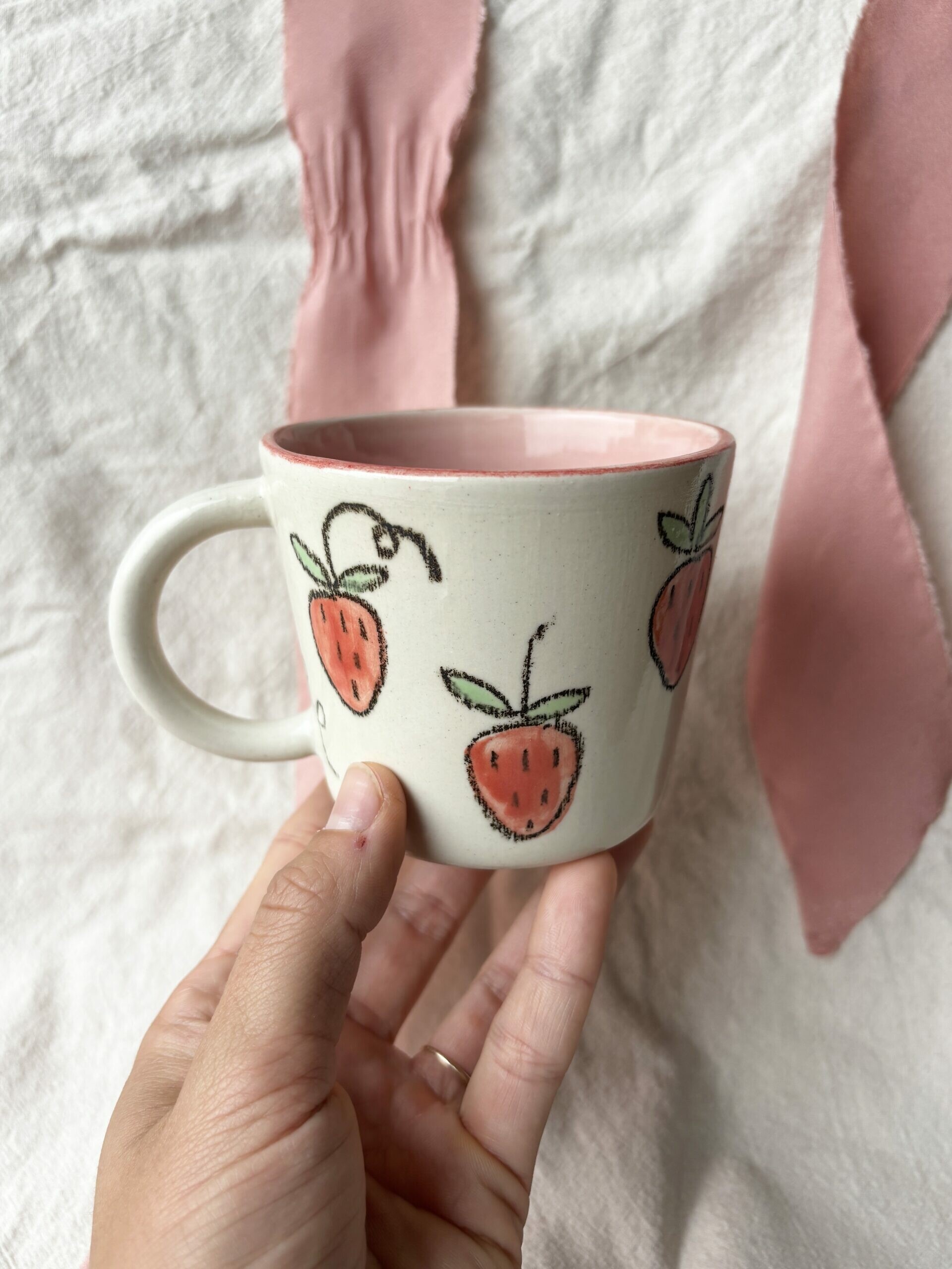 Kubek w truskawki z uchem 200 ml