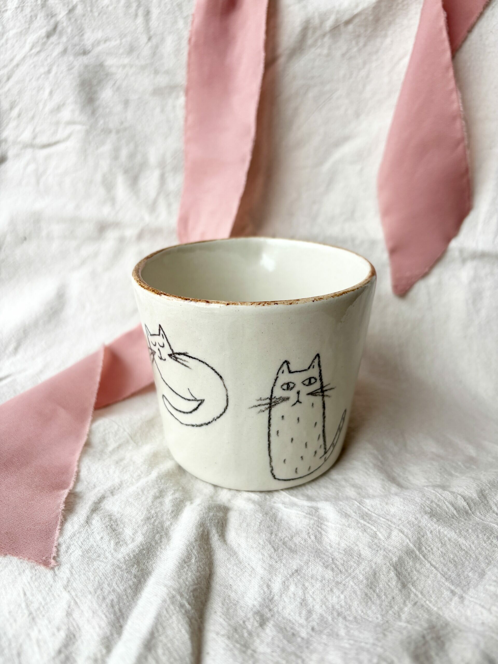 Kubek z kotkami z uchem 350 ml( bez brązowego rantu) - obrazek 3