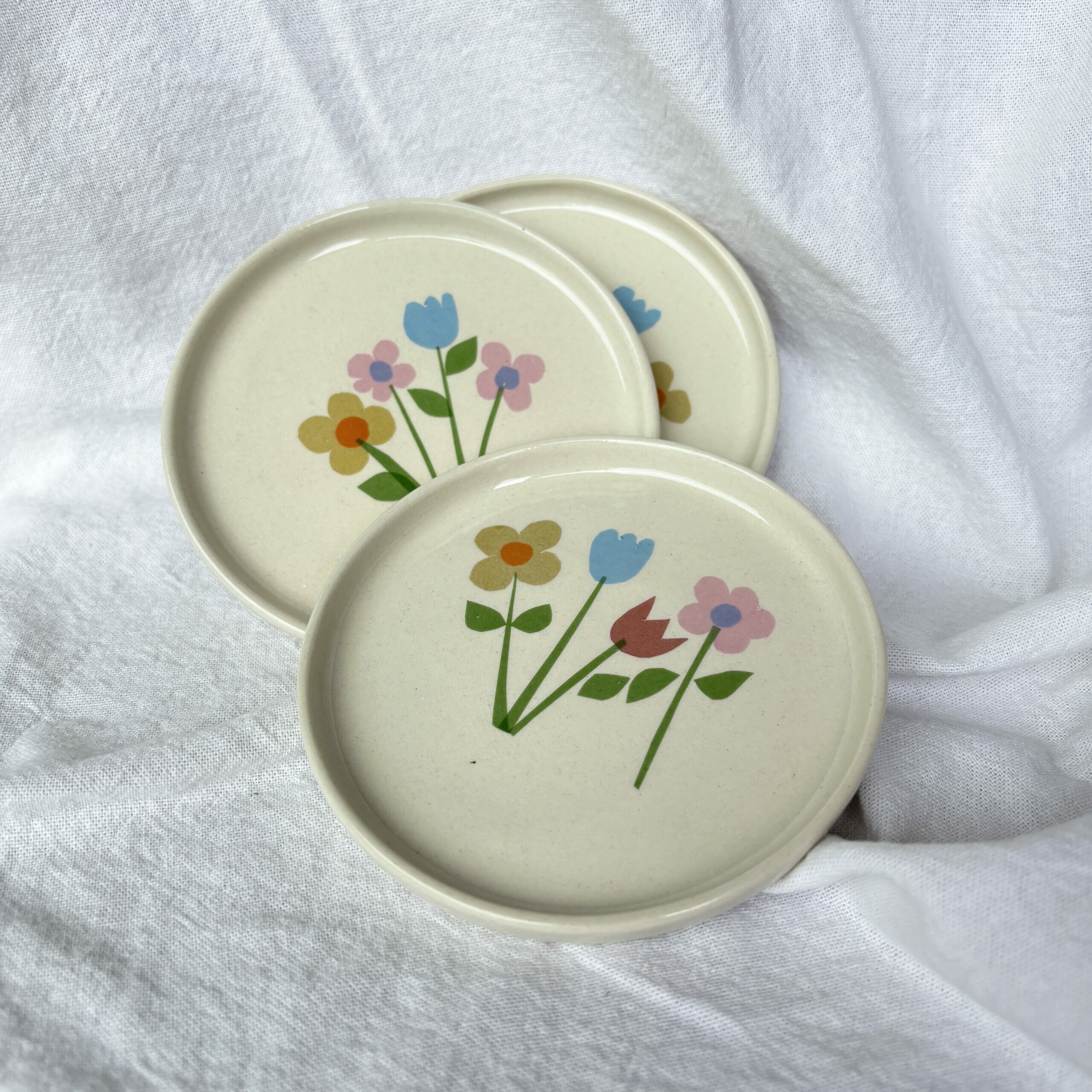 Talerzyk w kalki z kwiatkami 11cm