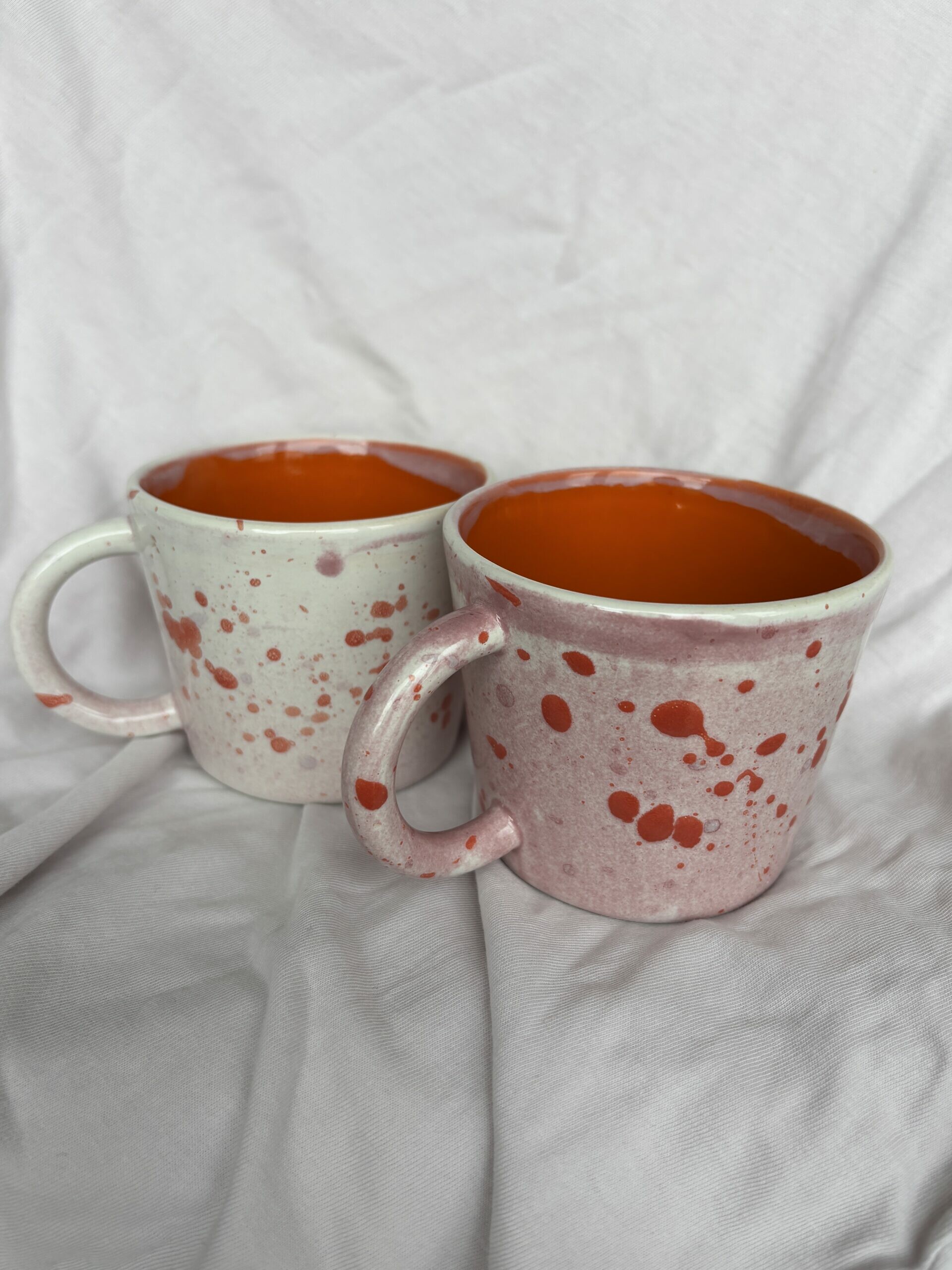 Kubek różowo pomarańczowy z uchem 350 ml - obrazek 3