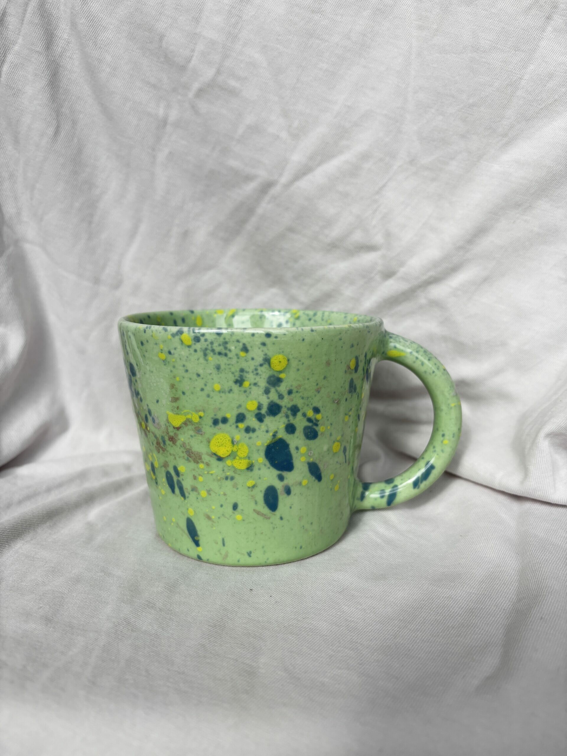 Kubek zielone chlapki z uchem 350 ml