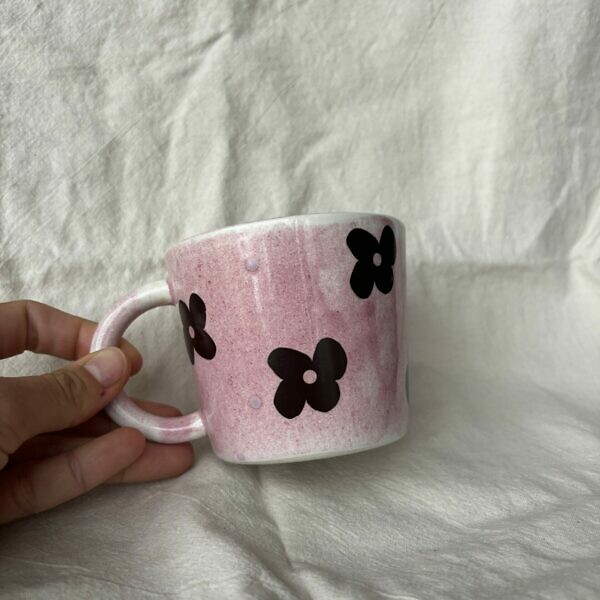 Kubek różowy w czekoladowe kalki z uchem 200 ml