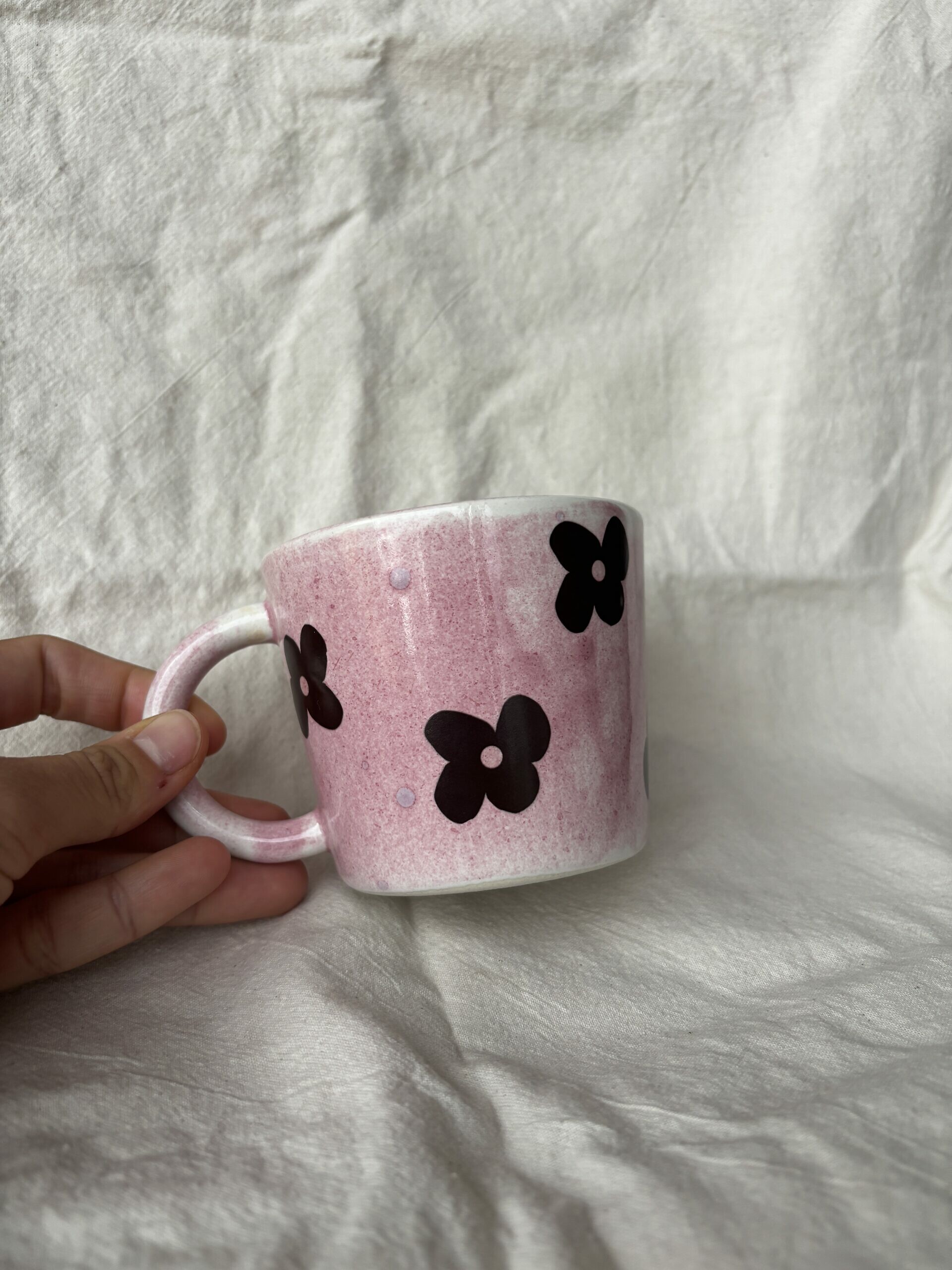 Kubek różowy w czekoladowe kalki z uchem 200 ml