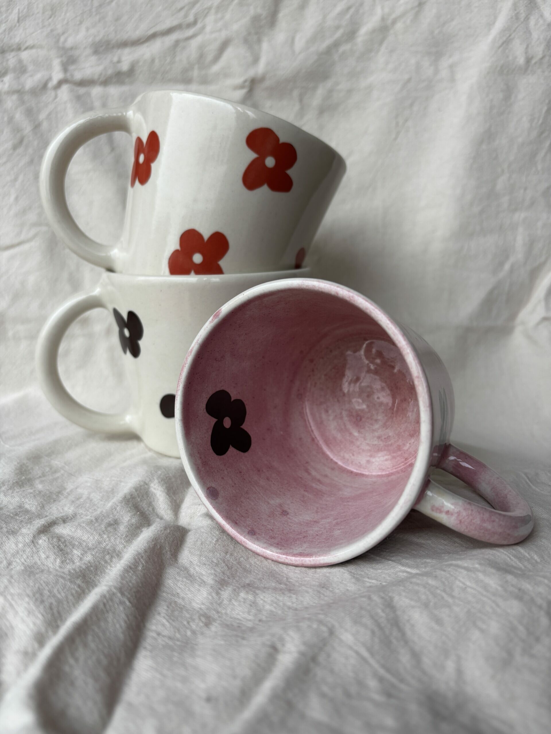 Kubek różowy w czekoladowe kalki z uchem 200 ml - obrazek 4