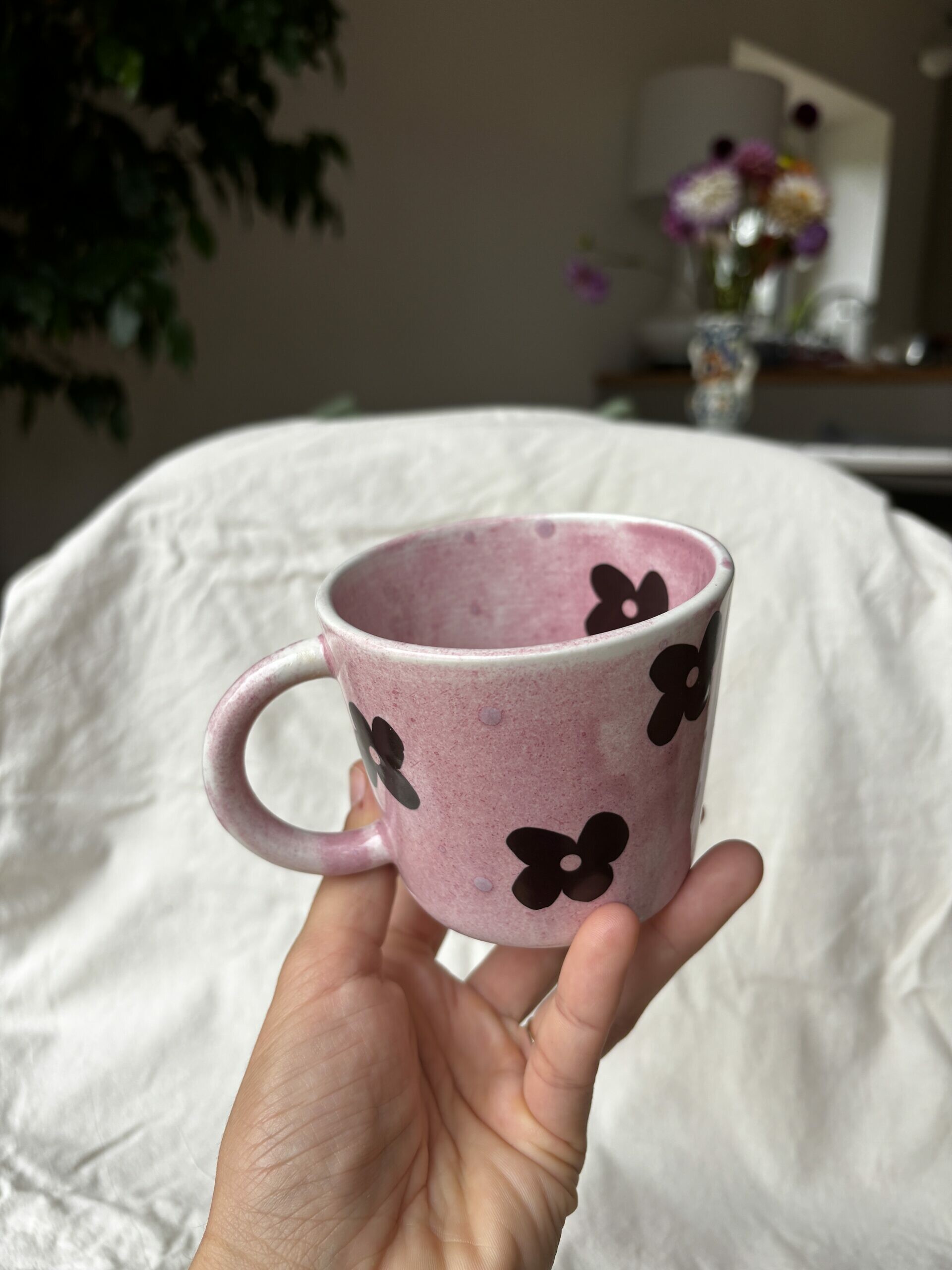 Kubek różowy w czekoladowe kalki z uchem 200 ml - obrazek 6