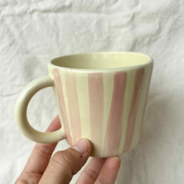 Kubek różowe paski z uchem 200 ml