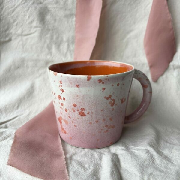 Kubek różowo pomarańczowy z uchem 350 ml