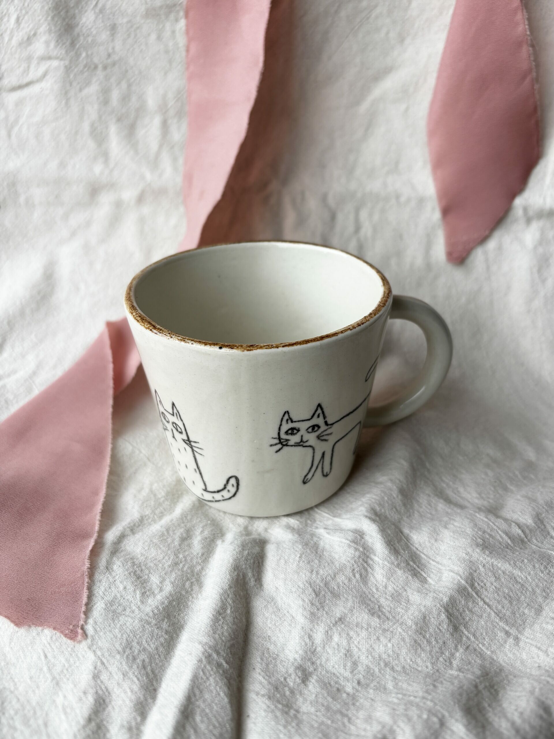 Kubek w kotki z uchem 200 ml - obrazek 2