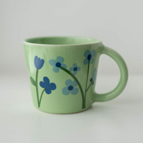 Zielony kubek kwiaty z uchem 350 ml