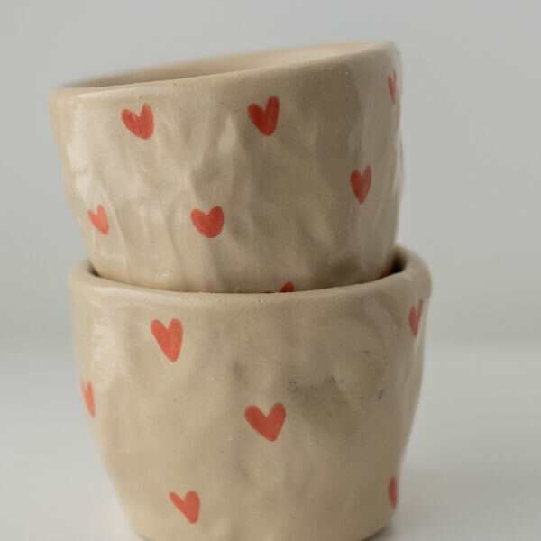 Ręcznie lepiony kubek w serduszka ok. 130 ml