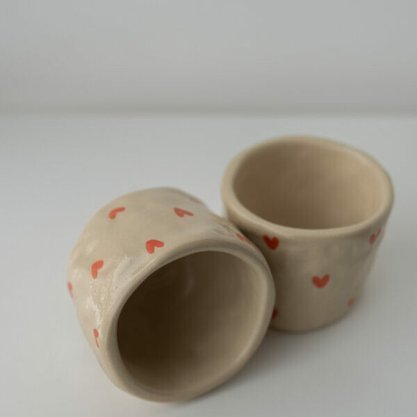Ręcznie lepiony kubek w serduszka ok. 100 ml