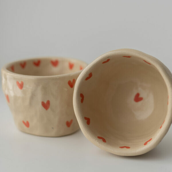 Ręcznie lepiony kubek w serduszka ok. 150 ml
